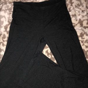 Black yoga pants.
